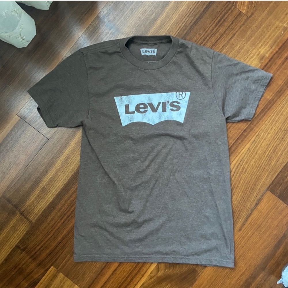 FREE WITH PURCHASE Brown Levi’s T-shirt